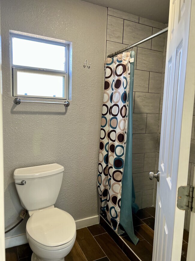 Building Photo - 904 N Peoria Ave