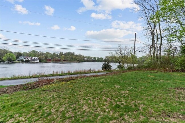 Primary Photo - 376 Arnolds Neck Dr