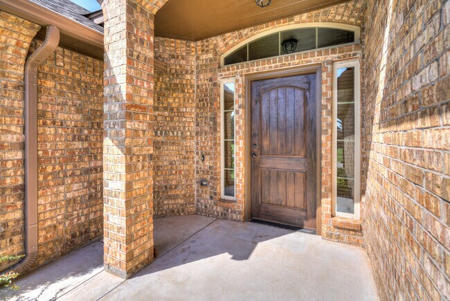 Building Photo - 1713 Pinewood Dr