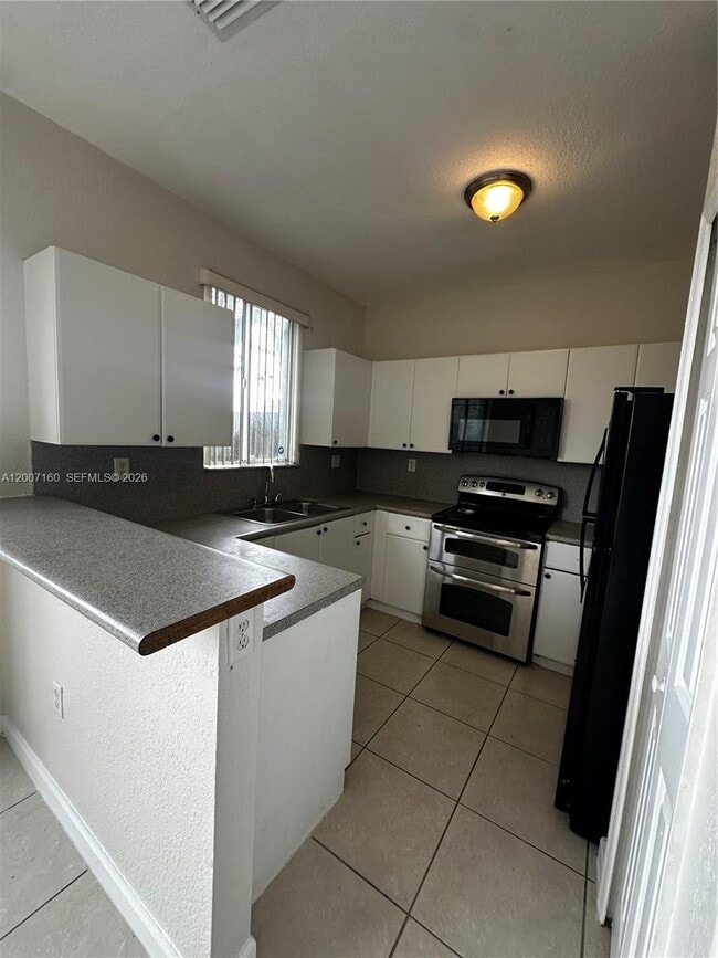 Building Photo - 2812 SE 16th Ave