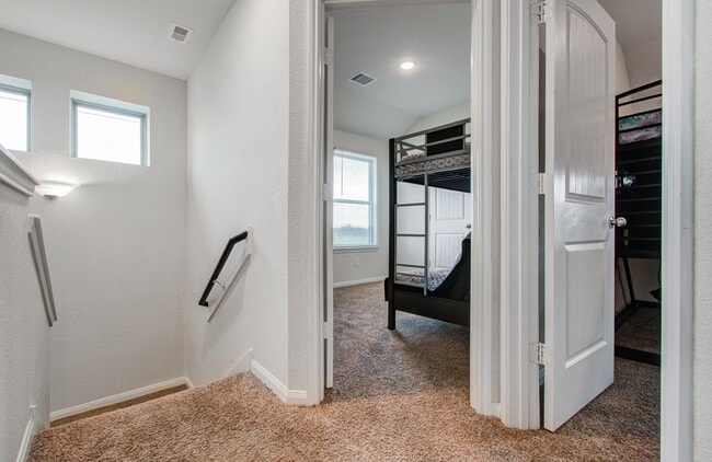 Building Photo - 218 White Wing Ln