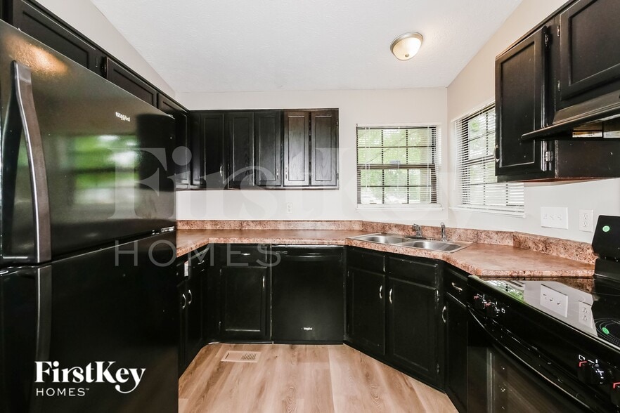 Building Photo - 5064 Parterra Ct