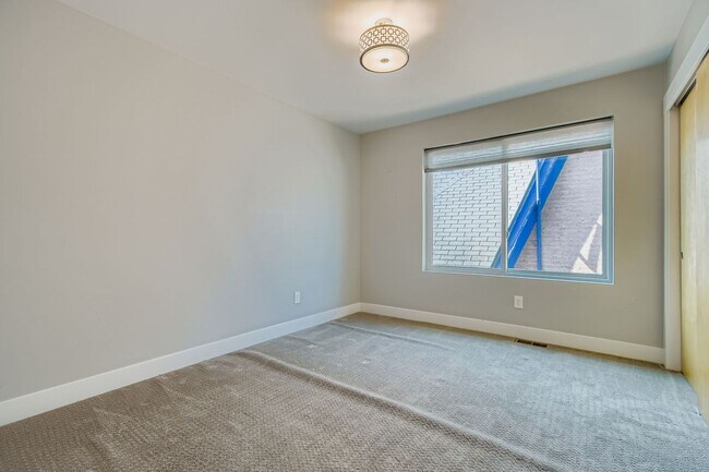 Building Photo - Beautiful, Modern 3 Bed/ 4 bath Home in Curtis Park! FIRST MONTHS RENT FREE!