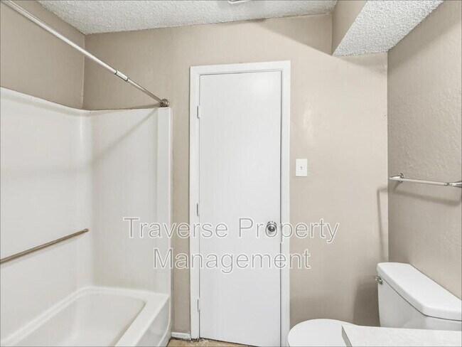 Building Photo - 1006 Bland Dr