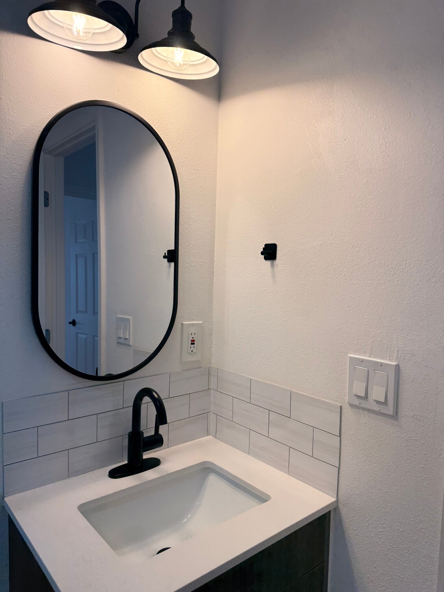 Building Photo - 4724 W Tambay Ave