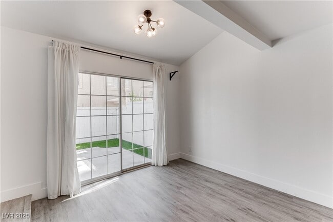 Building Photo - 2819 Briar Knoll Dr