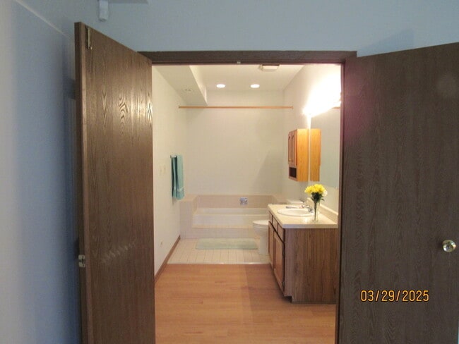 Building Photo - 1735 Chesapeake Ln