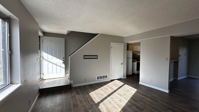 Building Photo - 4605 Grandview Ct