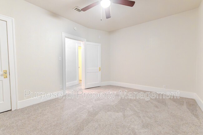 Building Photo - 1420 NW 22nd St