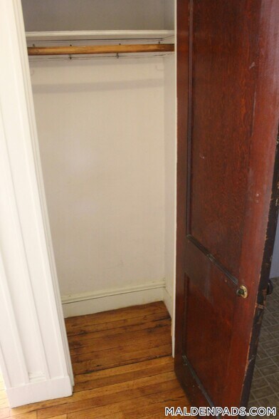 Building Photo - 86 Maple St