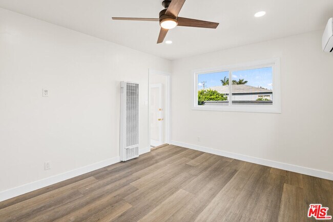 Building Photo - 14808 S Condon Ave