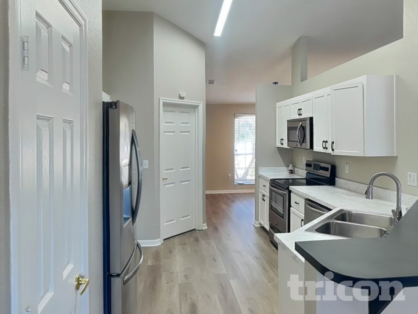 Building Photo - 7152 Summit Dr