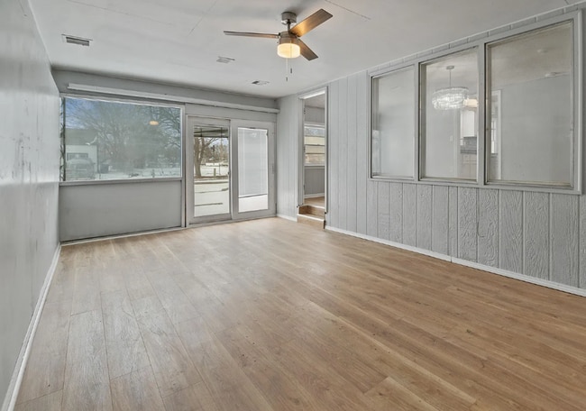 Building Photo - Welcome home to this beautiful 3-bedroom, 2-bathroom with Bonus room located Northeast Wichita.