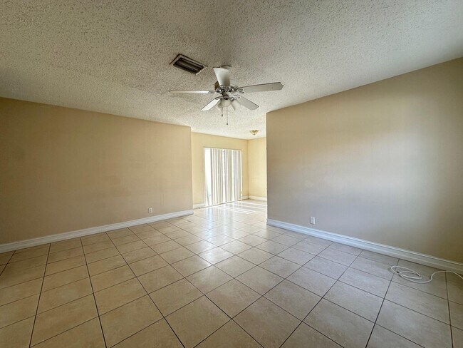 Building Photo - 4127 Woodside Dr