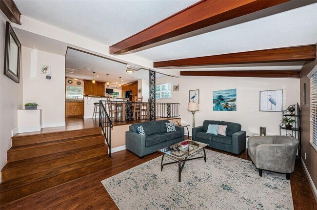 Building Photo - 13556 Bellewood Ave