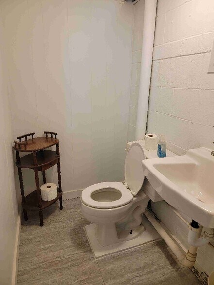 Building Photo - 1502 N Beaver St