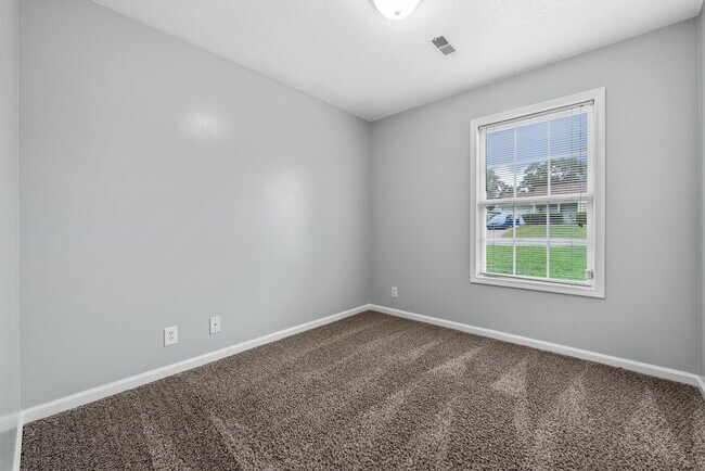 Building Photo - 402 Faulkner Dr