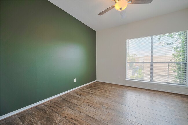 Building Photo - 10176 Oakberry St