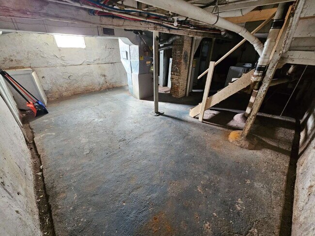 Building Photo - Cute and Cozy Main Level 2 Bedroom 1.5 Bath