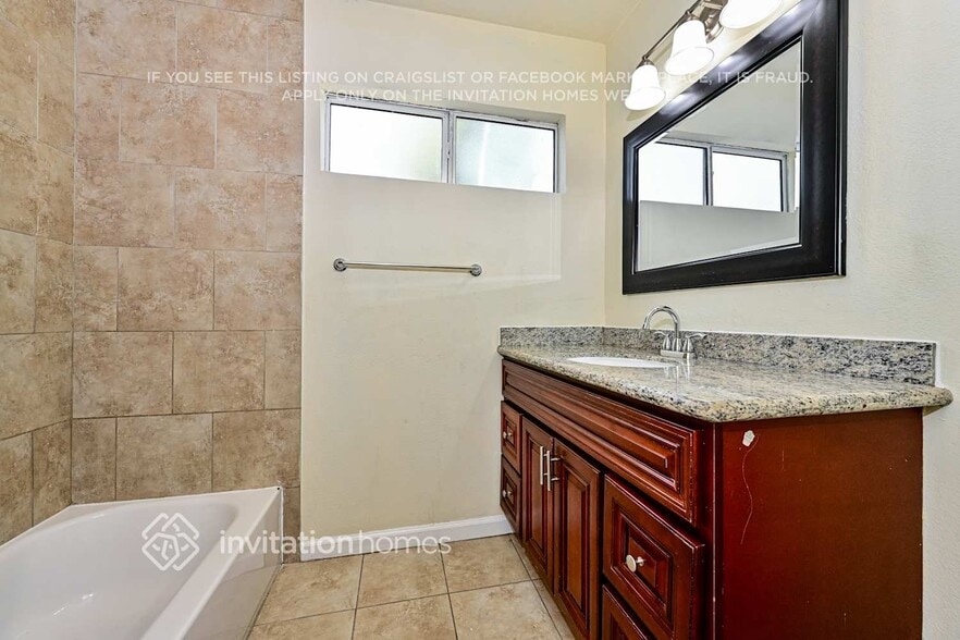Building Photo - 13946 Terra Bella St