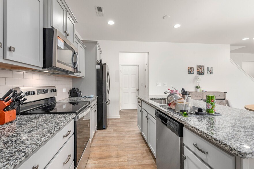 Building Photo - 128 Mooring Dr