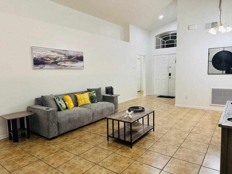 Shared Living room - 536 Cheshire Way