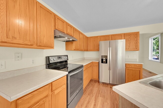 Building Photo - $2,795.00, 3-bed, 3.5-bath with bonus room...