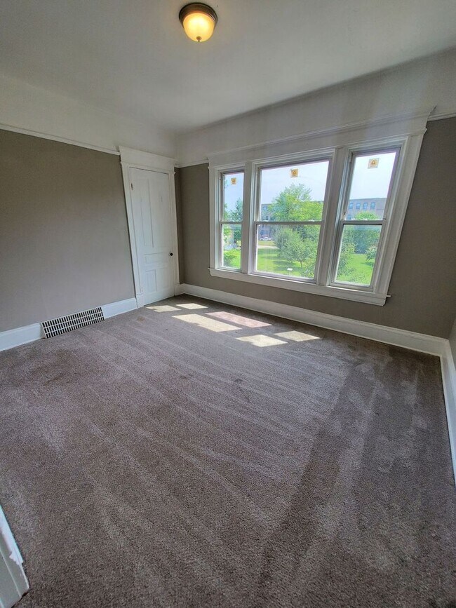 Building Photo - 2201-2203 N 32nd St. (Duplex)(ACE PROPERTY)