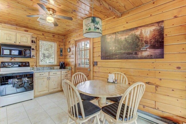 Building Photo - Adorable 2 bed / 1 bath Log Cabin