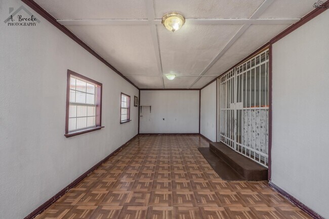 Building Photo - 2725 Devon Rd