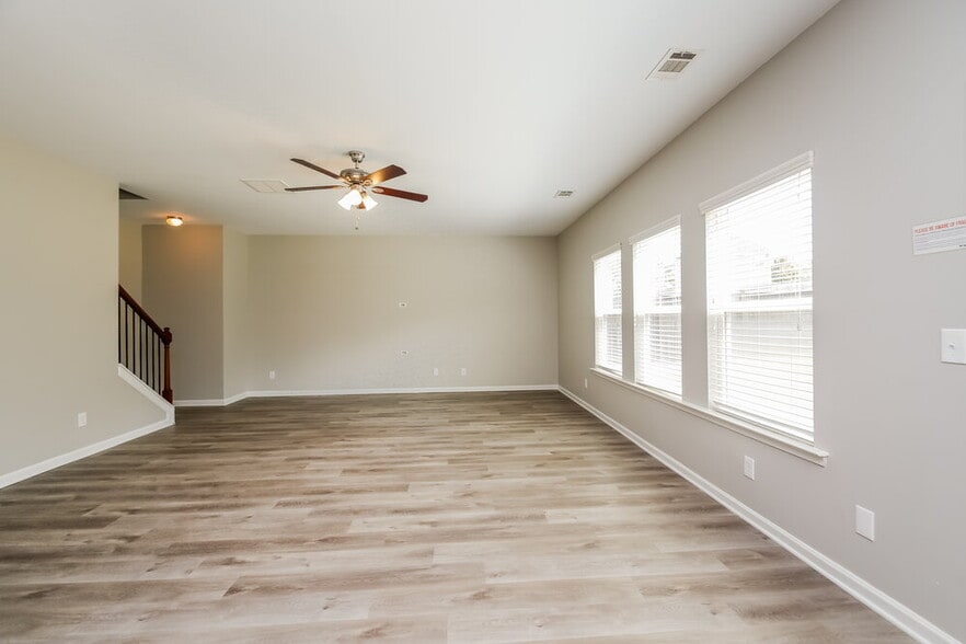 Building Photo - 55 Bollen Ln