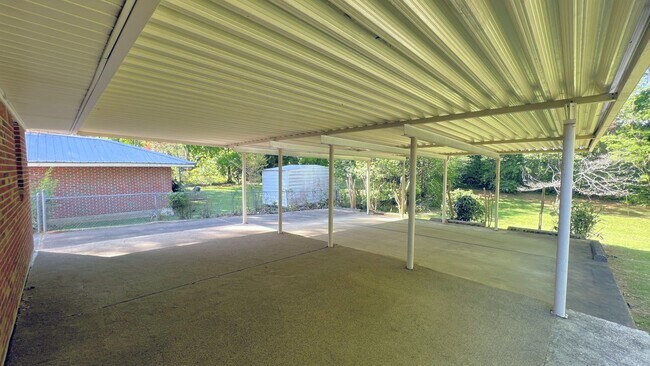 Building Photo - 3-Bedroom with so much to offer !