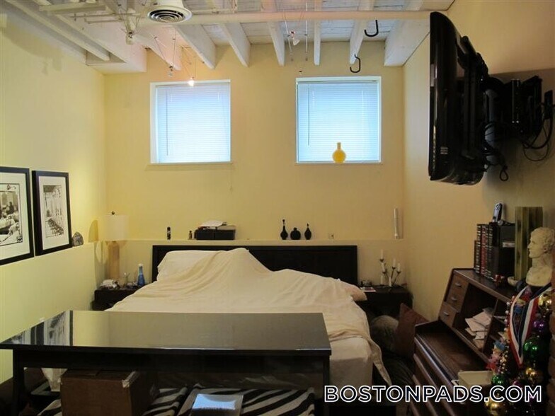 Building Photo - 197 Sidney St