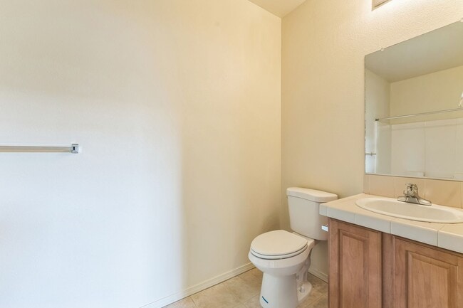 Building Photo - $500 off the first month's rent with a lea...