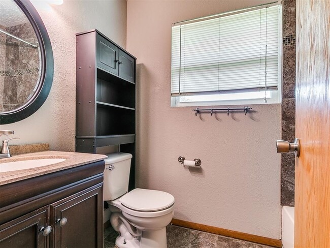 Building Photo - 212 S Mercedes Dr