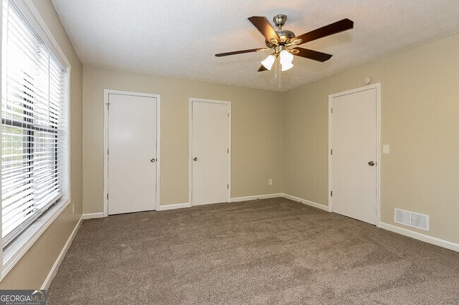 Building Photo - 8050 Sumit Wood Dr NW