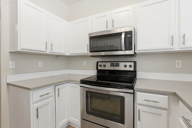 Building Photo - $2,735.95 - 3 Bed, 2.5 Bath Townhome in Aurora with In Unit Laundry!