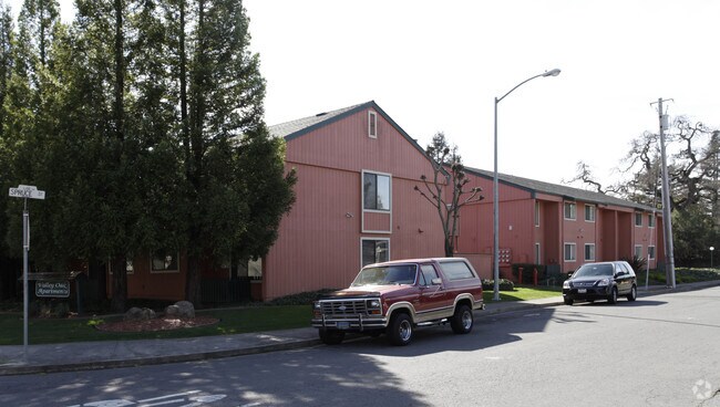 Valley Oak Apartment - Spruce Street Apartments