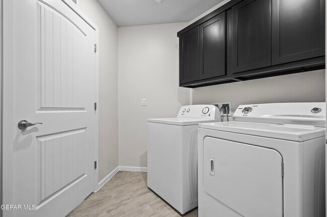 Building Photo - 7480 Rio Rimac Dr