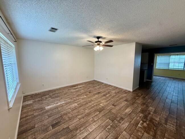 Building Photo - 1116 W Nettleton Ave