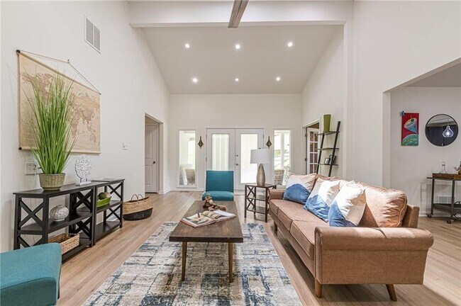 Building Photo - 4523 Runnemede Rd NW