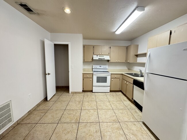 Building Photo - 387 Acorn Ln