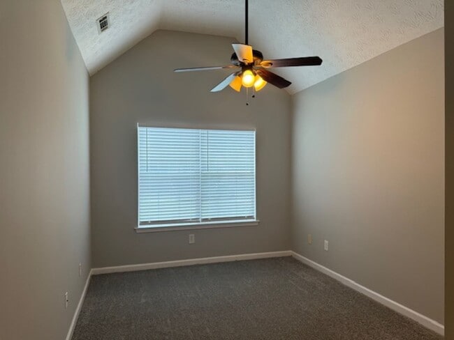 Building Photo - BEAUTIFUL 4BR / 2.5BATH IN HAMPTON!