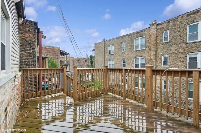 Building Photo - 2336 W Taylor St