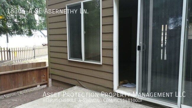 Building Photo - VIDEOTOUR: Abernethy Place Welcomes You! N...