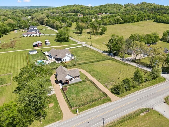 Building Photo - 2104 Williamsport Pike
