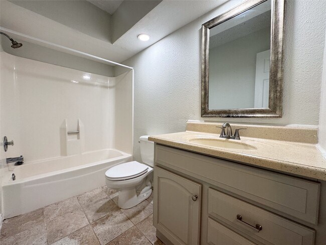 Building Photo - 22018 Elsinore Dr