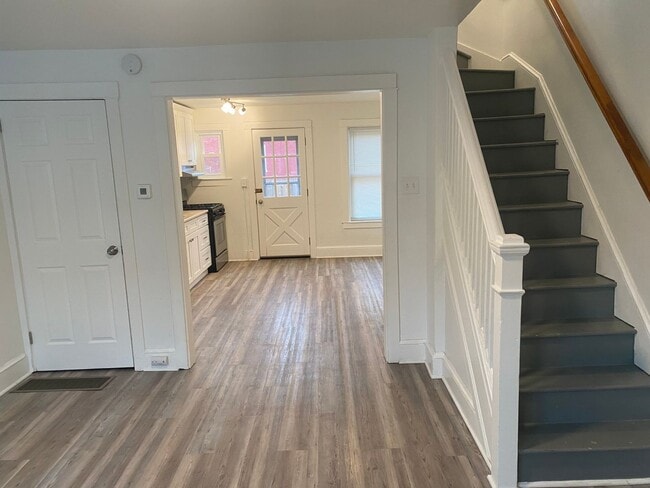 Building Photo - Cozy 2 Bedroom Home with Central Air!