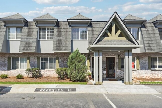 Building Photo - 104 Rondak Cir SE