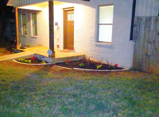 Building Photo - 5739 Donnelly Ave